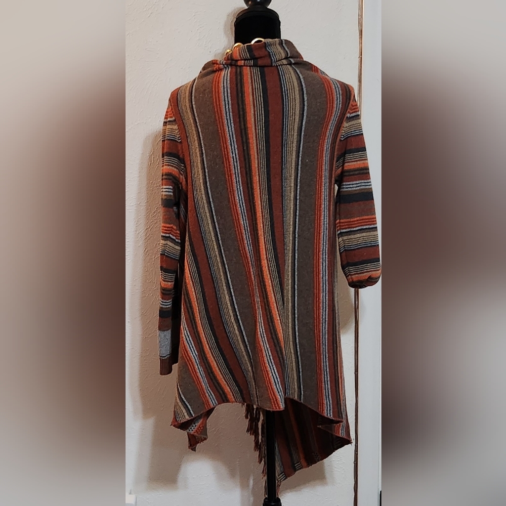 Multi colored Wrap sweater with fringes - Picture 3 of 6